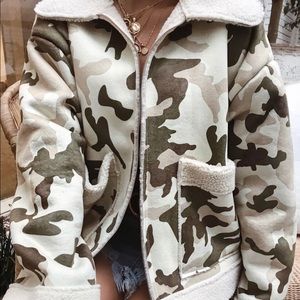 Camouflage army green jacket with fur